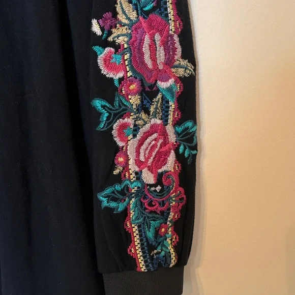 ANDREE BY UNIT Black Long-Sleeve Tee with Pink & Teal Sleeve Embroidery - Picture 4 of 5